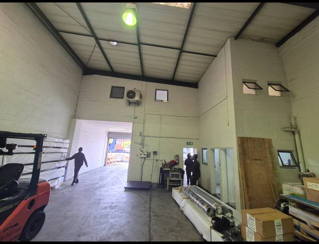296M² WAREHOUSE TO LET IN BEACONVALE